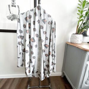 Small Shop Boutique // Cocoon sweater // Leopard print // Size medium/large